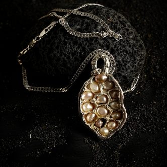 colgante con perlas, gramos, 5*2,5 cm