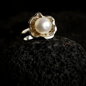 El anillo «Flor» plata de ley 925 con perla, 12,7 gramos